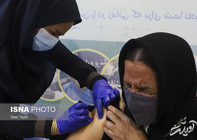 واکسیناسیون افراد ۶۰ سال به بالا و دانشجویان دانشگاه علوم پزشکی کرمان/ به روایت تصاویر